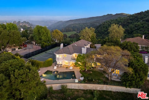 Photo of 3123 Stone Oak Drive, Los Angeles, CA 90049 (MLS # 26987343)