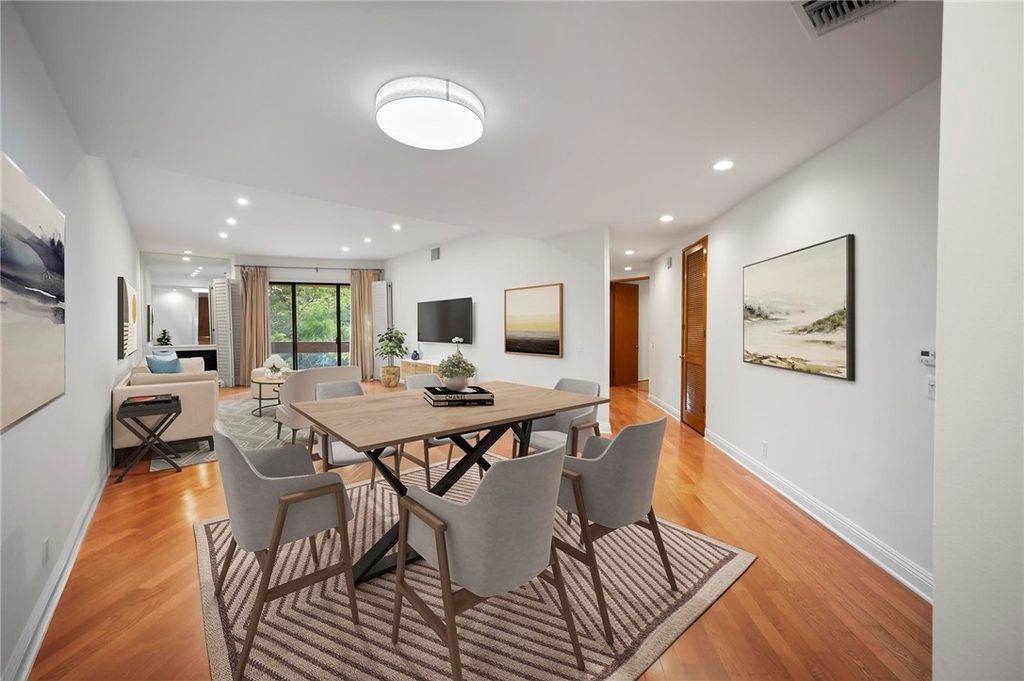 Photo of 750 S Bundy Dr #108, Los Angeles, CA 90049 (MLS # SR25265718)