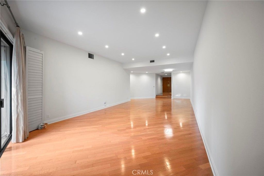 Photo of 750 S Bundy Dr #108, Los Angeles, CA 90049 (MLS # SR25265718)