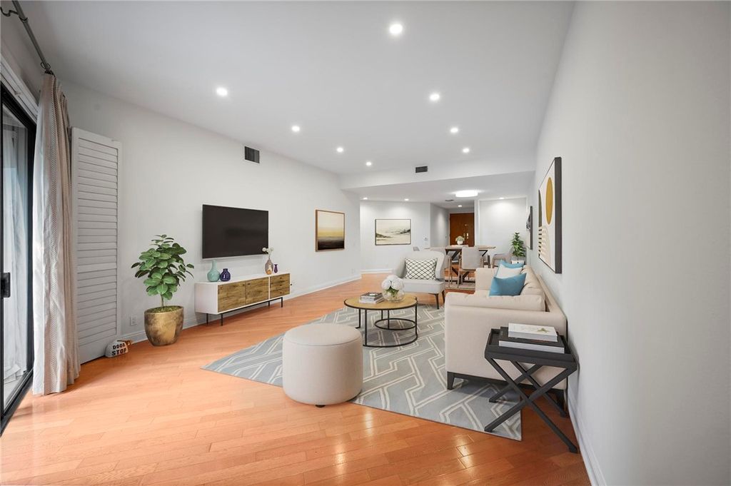 Photo of 750 S Bundy Dr #108, Los Angeles, CA 90049 (MLS # SR25265718)