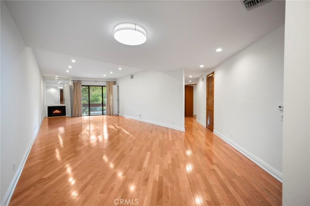 Photo of 750 S Bundy Dr #108, Los Angeles, CA 90049 (MLS # SR25265718)