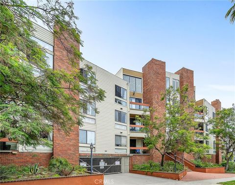 Photo of 750 S Bundy Dr #108, Los Angeles, CA 90049 (MLS # SR25265718)