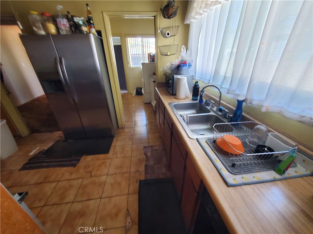 Photo of 1933 W 43rd Place, Los Angeles, CA 90062 (MLS # SR25251476)