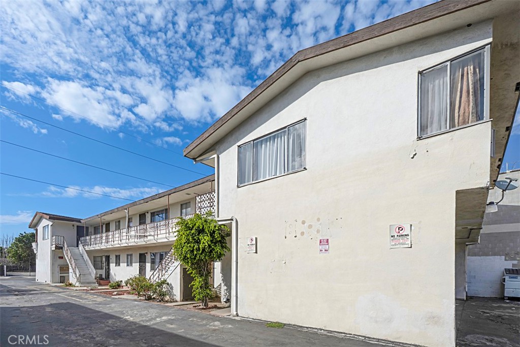 210 N Eucalyptus Avenue