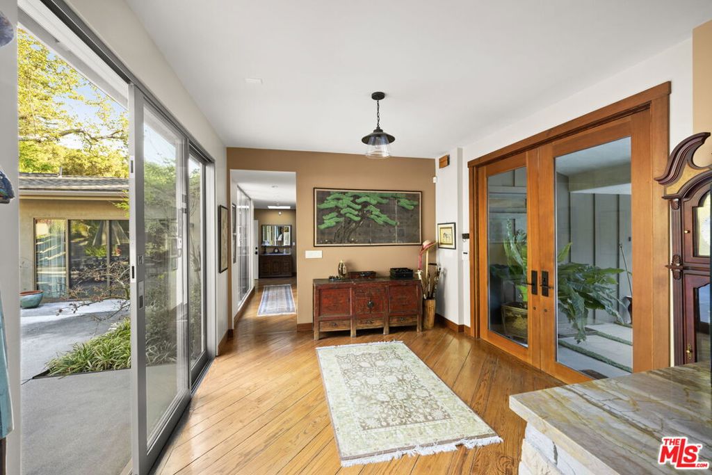 2618 Mandeville Canyon Road