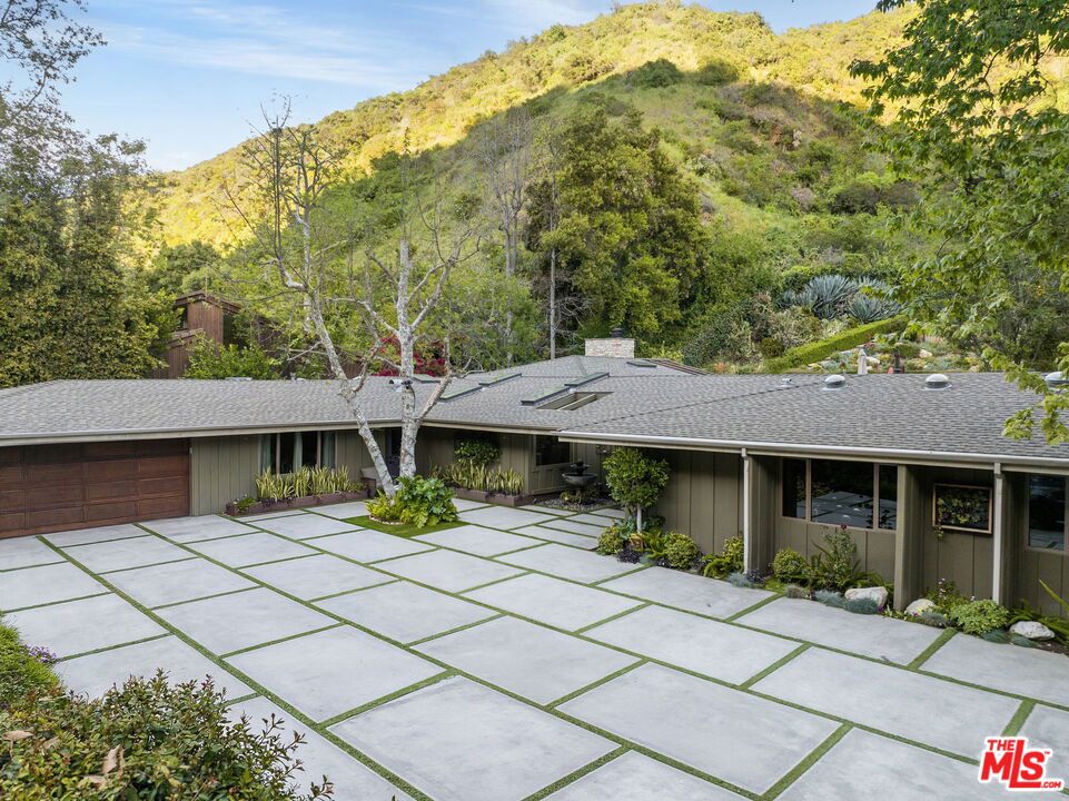 2618 Mandeville Canyon Road