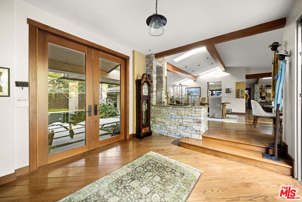 2618 Mandeville Canyon Road