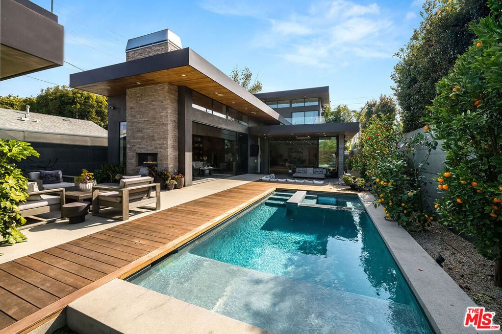 Photo of 1385 Palms Boulevard, Venice, CA 90291 (MLS # 25533479)