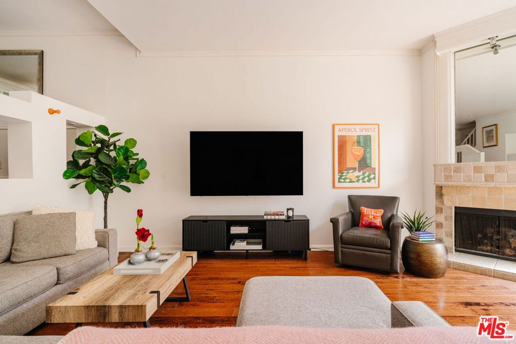 4608 Glencoe Avenue 3