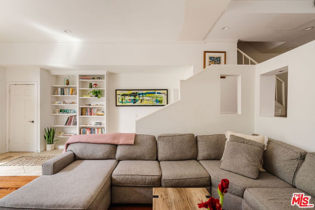 4608 Glencoe Avenue 3