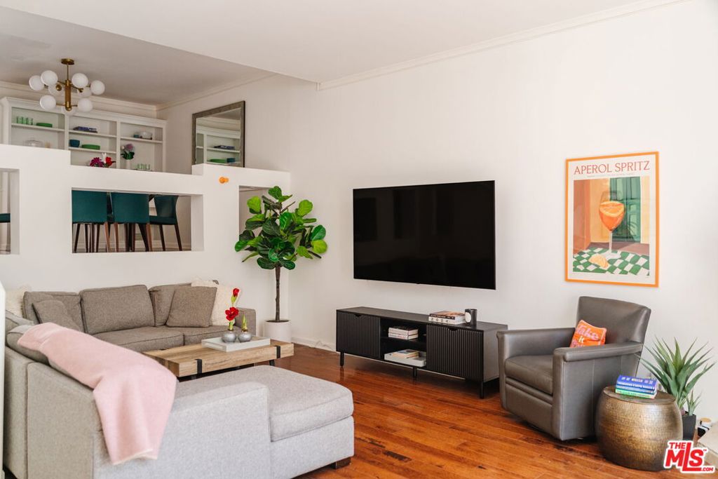 4608 Glencoe Avenue 3