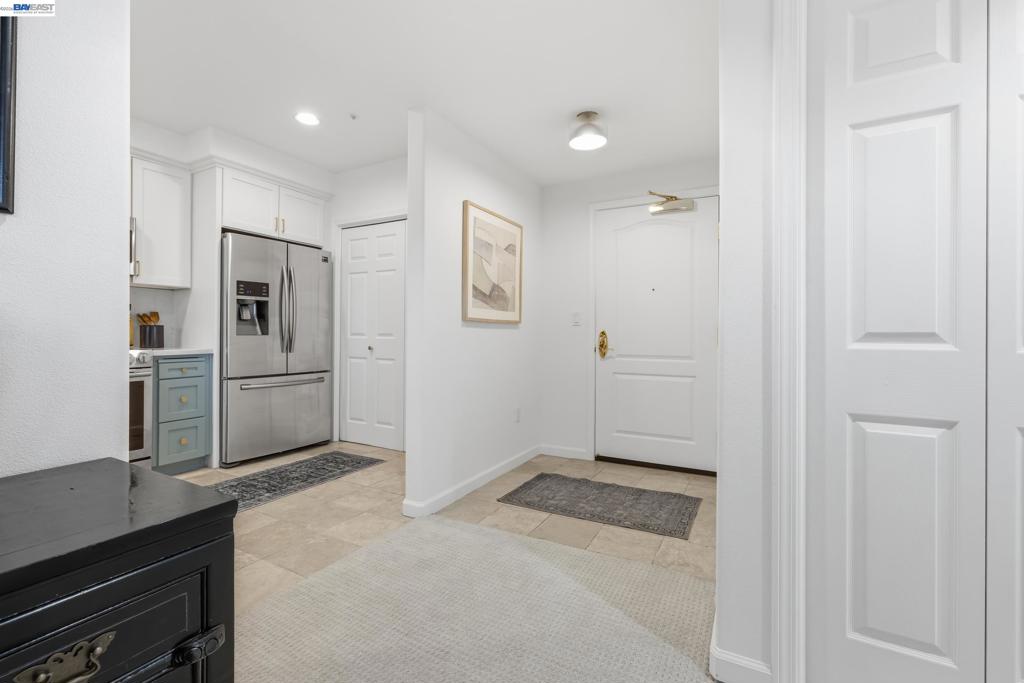 111 Saint Matthews Ave 304