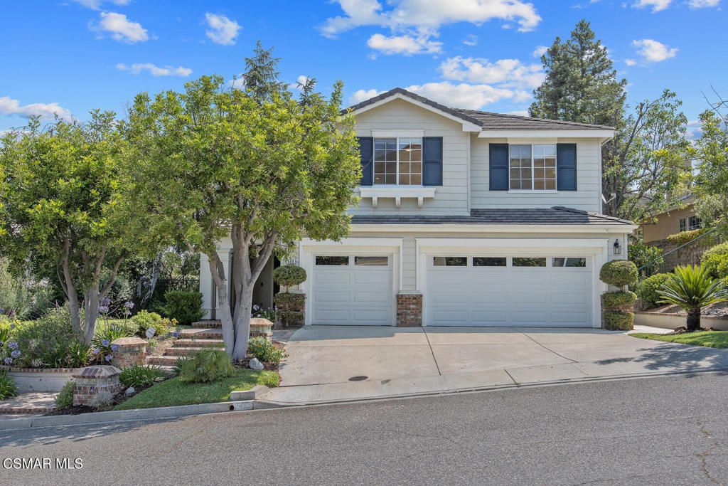 Photo of 560 Granite Hills Street, Simi Valley, CA 93065 (MLS # 225004990)