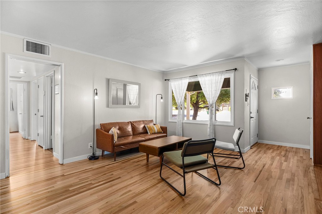 886 Lynn Lane