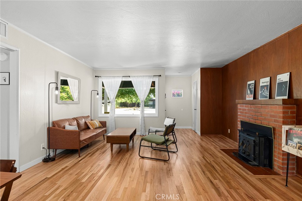886 Lynn Lane