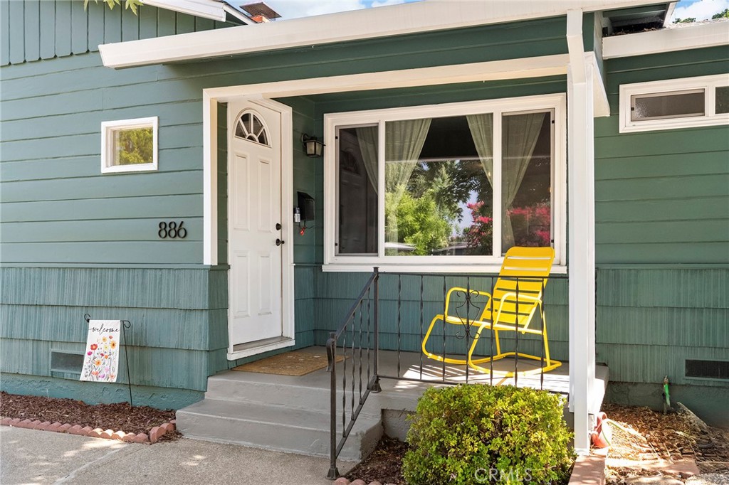 886 Lynn Lane