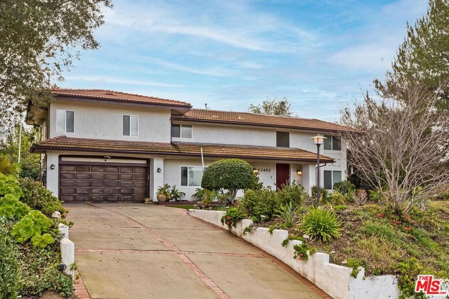 Lovely and spacious lease property in sought after Mulwood Calabasas location boasting 4 bedrooms, 4 bathrooms, pool and spa. Walking distance to all three award winning schools of the L.V.U.S.D. Beautifully landscaped w/ Large turf yard space and gardens front and back. Huge upstairs family room with 3 bedrooms and 2 baths, 1 bedroom and 2 bath downstairs. Laundry room off garage w/ attached bathroom for pool use. Lots of parking. Home has some views of the hillsides . Contact agent for information on showing times and days.