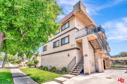 Photo of 1614 E Chevy Chase Drive #2, Glendale, CA 91206 (MLS # 26857191)