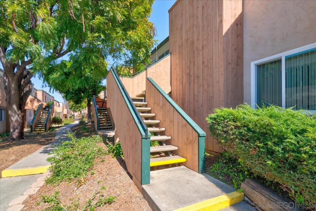8741 Lake Murray Blvd 11