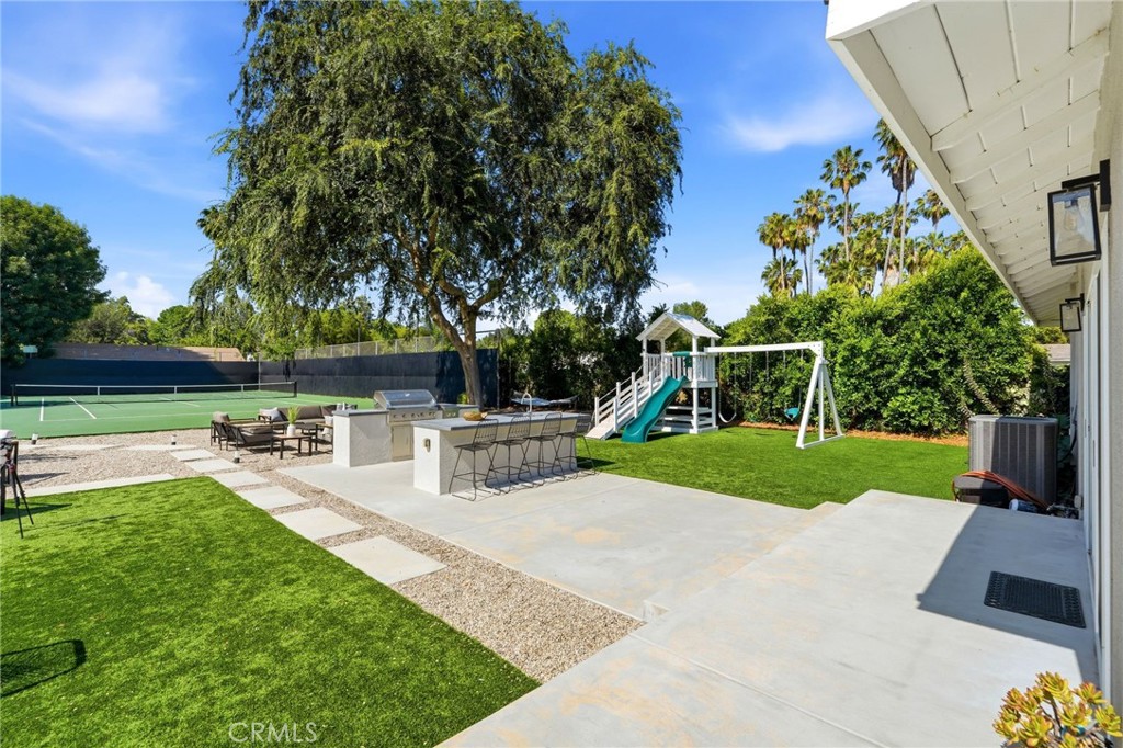 22637 Erwin Street