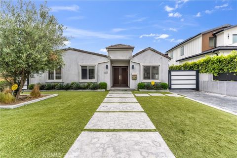 Photo of 4925 Nagle Avenue, Sherman Oaks, CA 91423 (MLS # SR26146858)