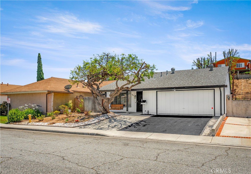 1824 Greenleaf Drive
