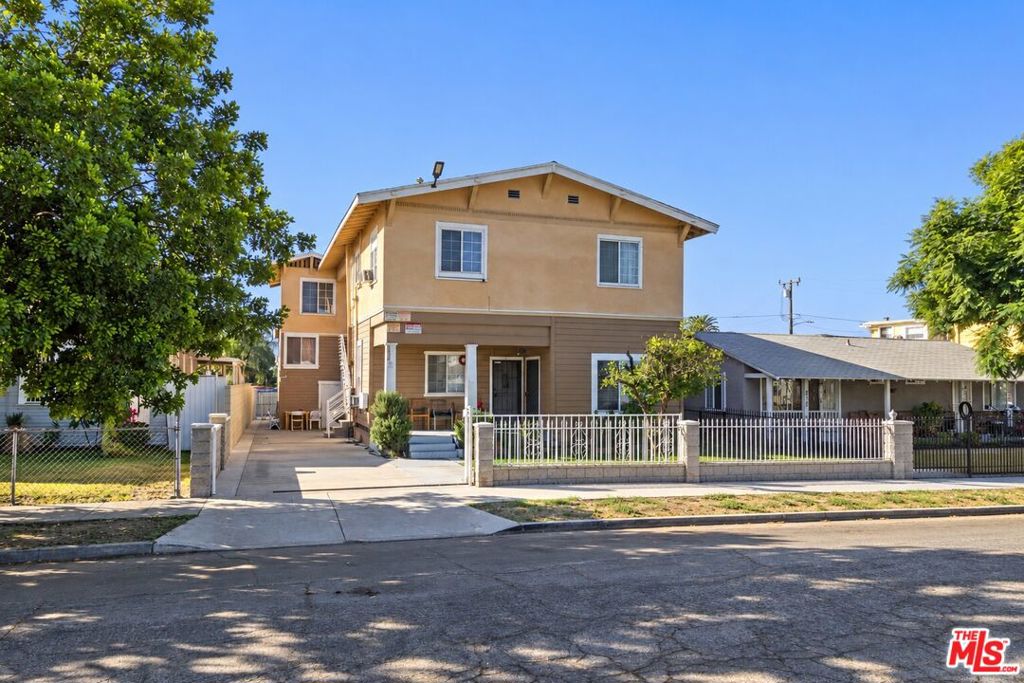828 Hawthorne Place