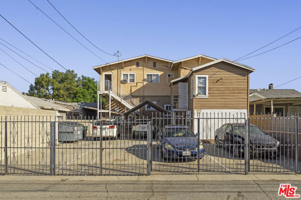 828 Hawthorne Place