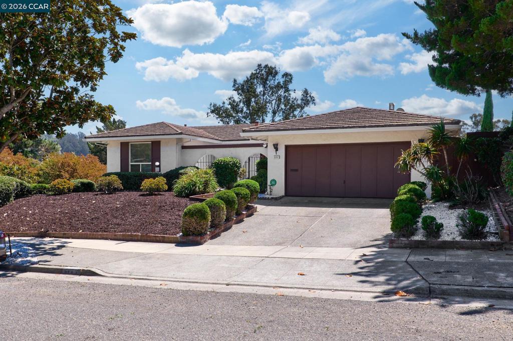8197 Coach Dr DR, Oakland CA 94605