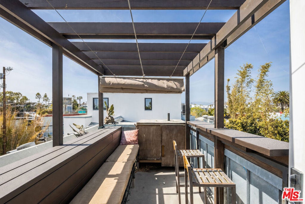 815 Hampton Drive 2, Los Angeles CA 90291