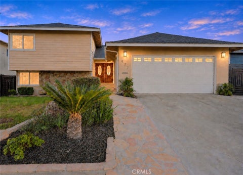 Photo of 977 Oakhorne Dr, Harbor City, CA 90710 (MLS # TR26165206)