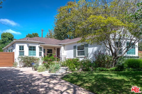 Photo of 11373 Homedale Street, Los Angeles, CA 90049 (MLS # 26989959)