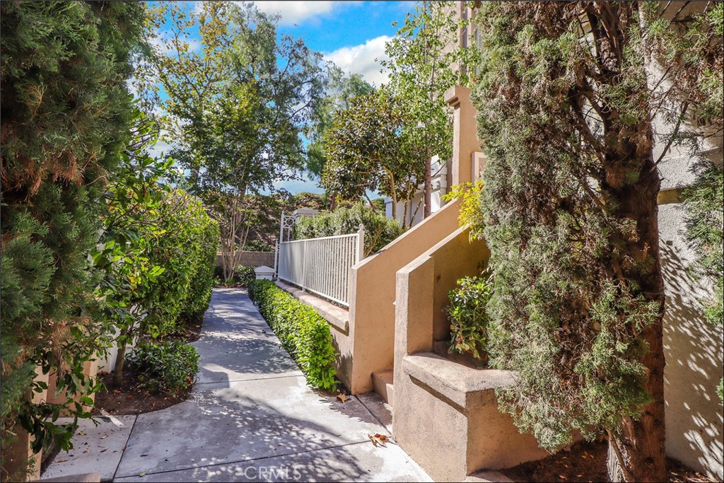 MODEL PERFECT WITH UPGRADES THROUGHOUT AND PRIVATE GARAGE! Highly sought after end unit property in the desirable Tivoli I community offering two outdoor patio/deck areas for your outdoor enjoyment, living room with media niche and designer tile accented gas fireplace, dining room with upgraded ceiling fan light fixture and a stunning kitchen featuring upgraded cabinets with soft close, Quartz countertops, stainless steel appliances, large Silgranite sink, designer faucet and recessed LED lighting. Designer laminate wood flooring and upgraded baseboards, custom crown molding and a conveniently located inside washer dryer area. Upgraded bathroom with designer vanity, Quartz countertop, tub & shower with glass enclosure and upgraded fixtures. Repiped with PEX, resort style community pool and spa, easy toll road (73) and beach access, highly sought after schools, excellent proximity to Aliso Viejo Town Center with shops, restaurants, entertainment and nearby hiking, biking and nature trails!