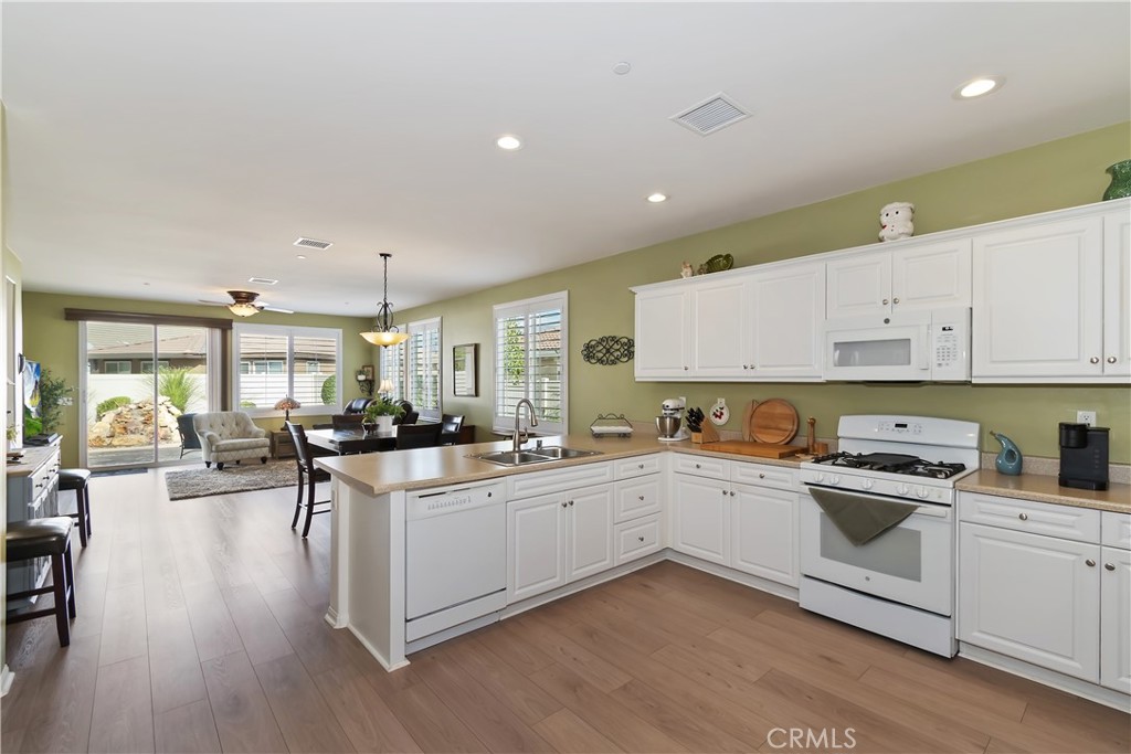 Four Seasons - Residential