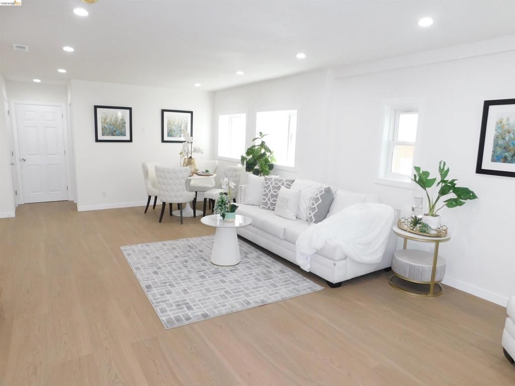 3086 Middleton St ST, Oakland CA 94605