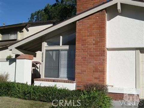 Photo of 660 Martinique Pl, Newbury Park, CA 91320 (MLS # SR26059386)