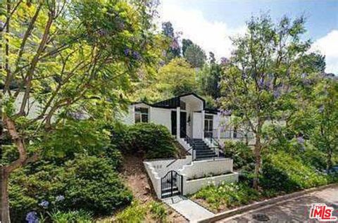 Photo of 936 Chantilly Road, Los Angeles, CA 90077 (MLS # 26640611)