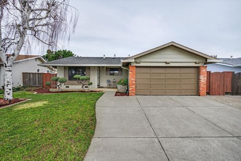 Photo of 39754 39754 Plumas Way Way, Fremont, CA 94538 (MLS # 41121528)