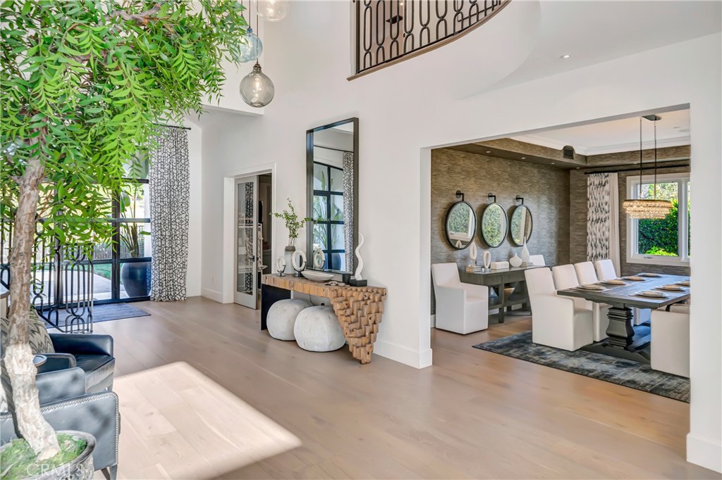 Properties 4 2037 Delphine Lane