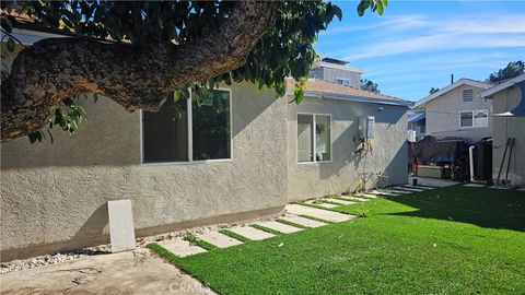 17615 Victory Boulevard Lake Balboa CA 91406