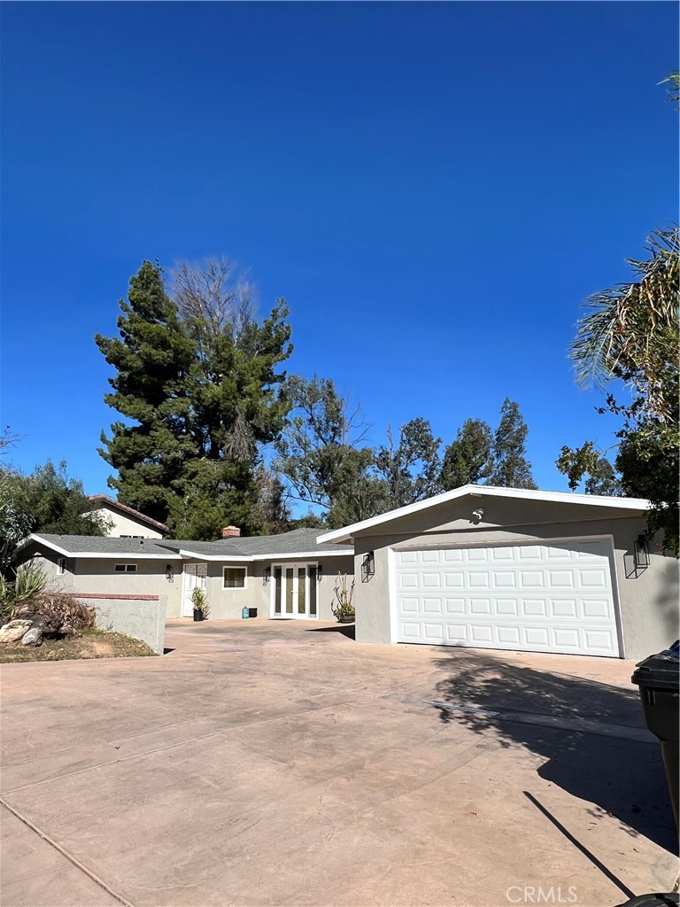 5940 Avenue Juan Bautista