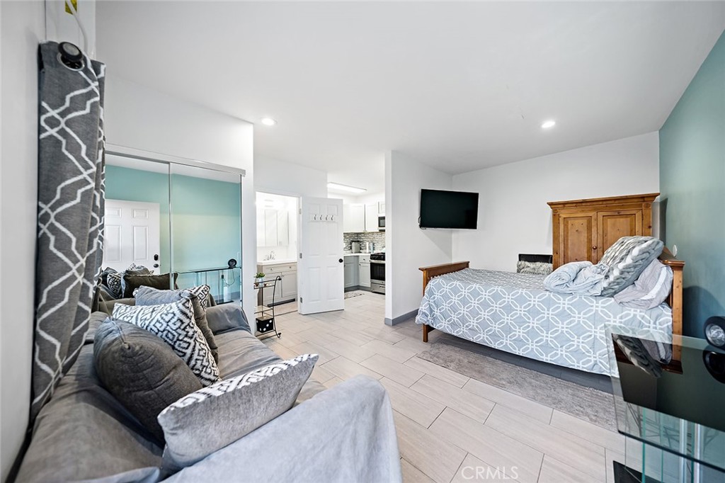 Discover this beautifully maintained studio at 2406 W 76th St, Inglewood—a rare find that’s completely furnished with all utilities included! (Including Wifi & Streaming TV!) This inviting studio also comes with you very own PRIVATE washer and dryer, a huge convenience that’s hard to find in rentals. This lovely home offers a beautiful kitchen will all appliances included, a spacious & remodeled bathroom, and a large lounge area! This property is only one mile from the Sofi Stadium! It is also perfectly situated near Downtown LA, local beaches, shopping, and dining, you’ll have quick access to the best of Los Angeles living. Everything is set up for you—just bring yourself and step into comfort.