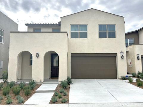 Photo of 15764 Caterpillar Drive, Fontana, CA 92336 (MLS # IG25221353) Photo of 15764 Caterpillar Drive, Fontana, CA 92336 (MLS # IG25221353)