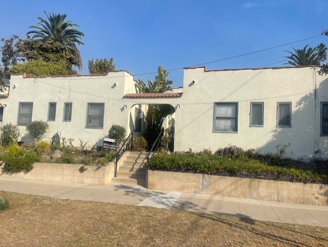 Must see this all remodeled one bedroom/1.5 bath. All new kitchen cabinets/Appliances, Oven/Frig. All new shower/bath. Total privacy no walls attached to other units. Short walk to beach.