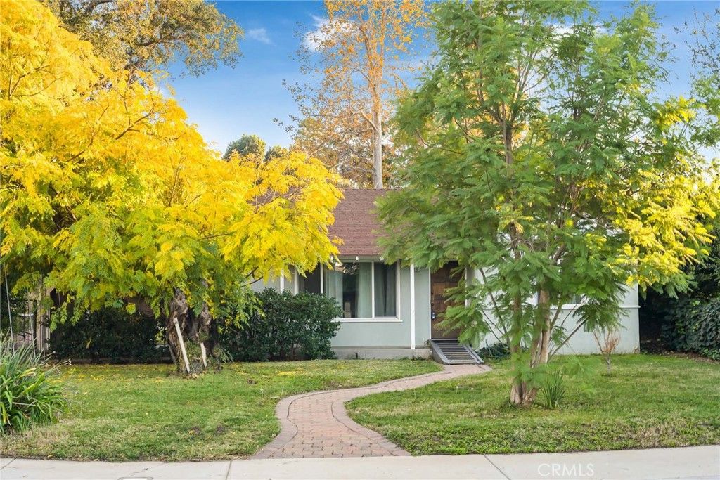 Photo of 17806 Erwin St, Encino, CA 91316 (MLS # SW25274020)