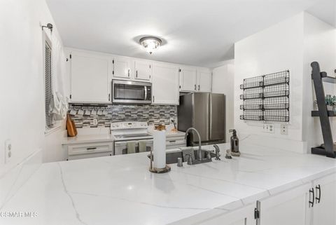 Tiny photo for 2324 Miramar Walk, Oxnard, CA 93035 (MLS # 226000866)