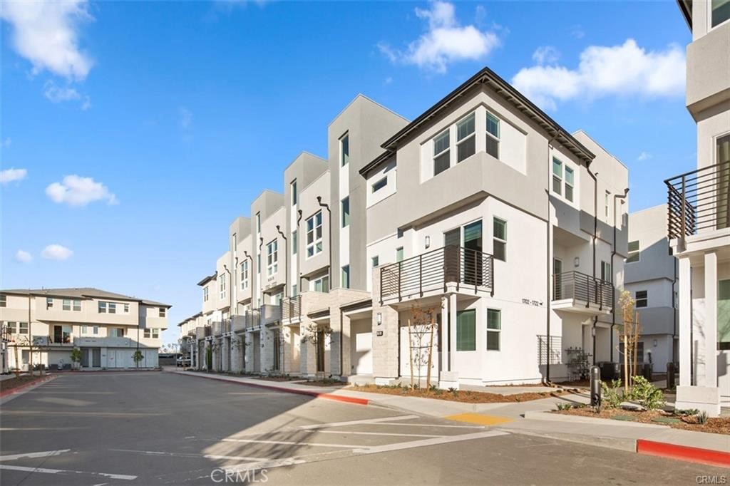 1722 W Bushell