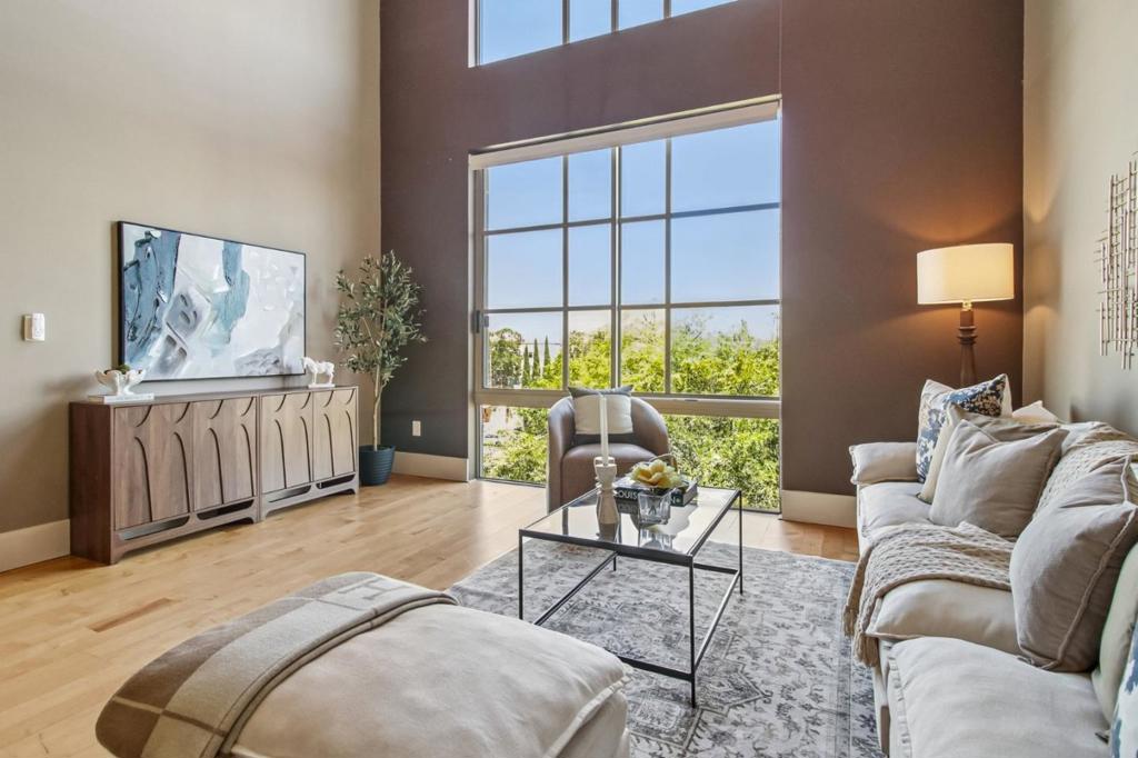 334 Santana Row 318