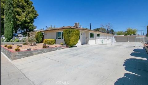Photo of 45122 Date Ave, Lancaster, CA 93534 (MLS # CV25275078)