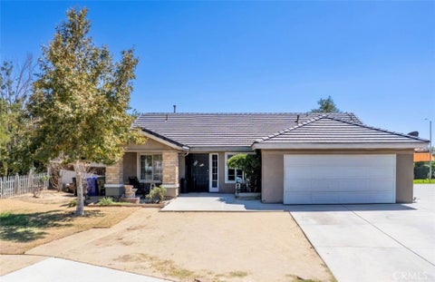 Photo of 12621 Garden WAY, Victorville, CA 92395 (MLS # CV26183123)